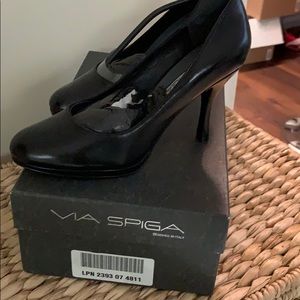ViaSpiga leather heels black dice 6.5